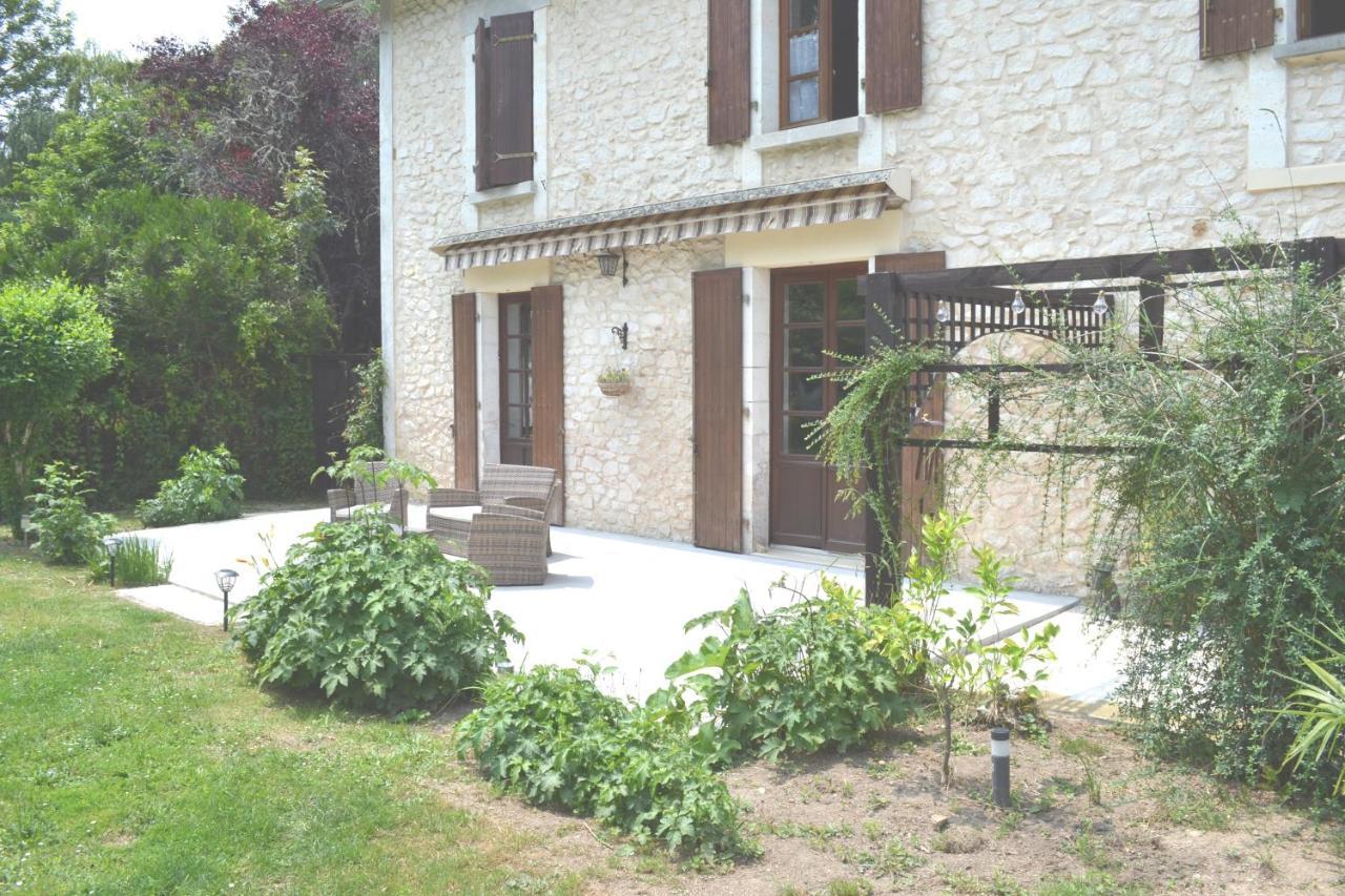 Les Bruyeres B&B Montbron Buitenkant foto