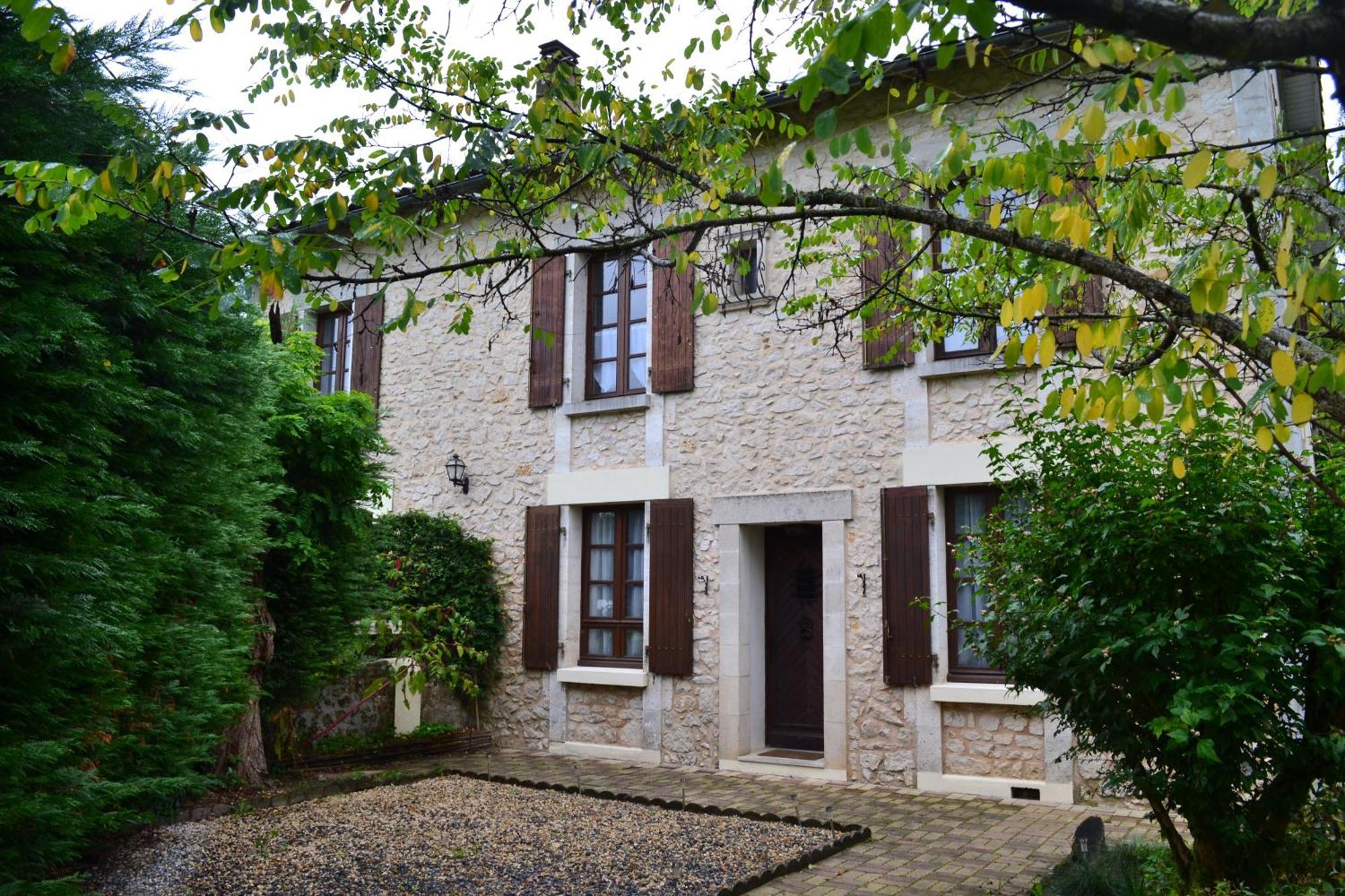 Les Bruyeres B&B Montbron Buitenkant foto